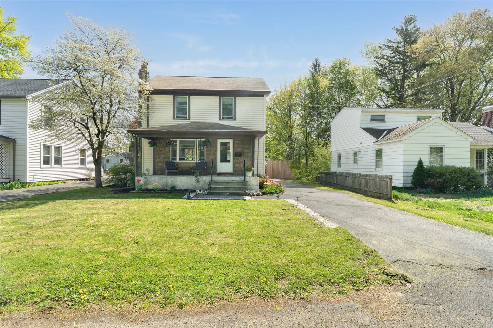 67 Arnett RD, Rhinebeck, NY 12572