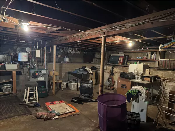 West Babylon, NY 11704,2 Glenda DR