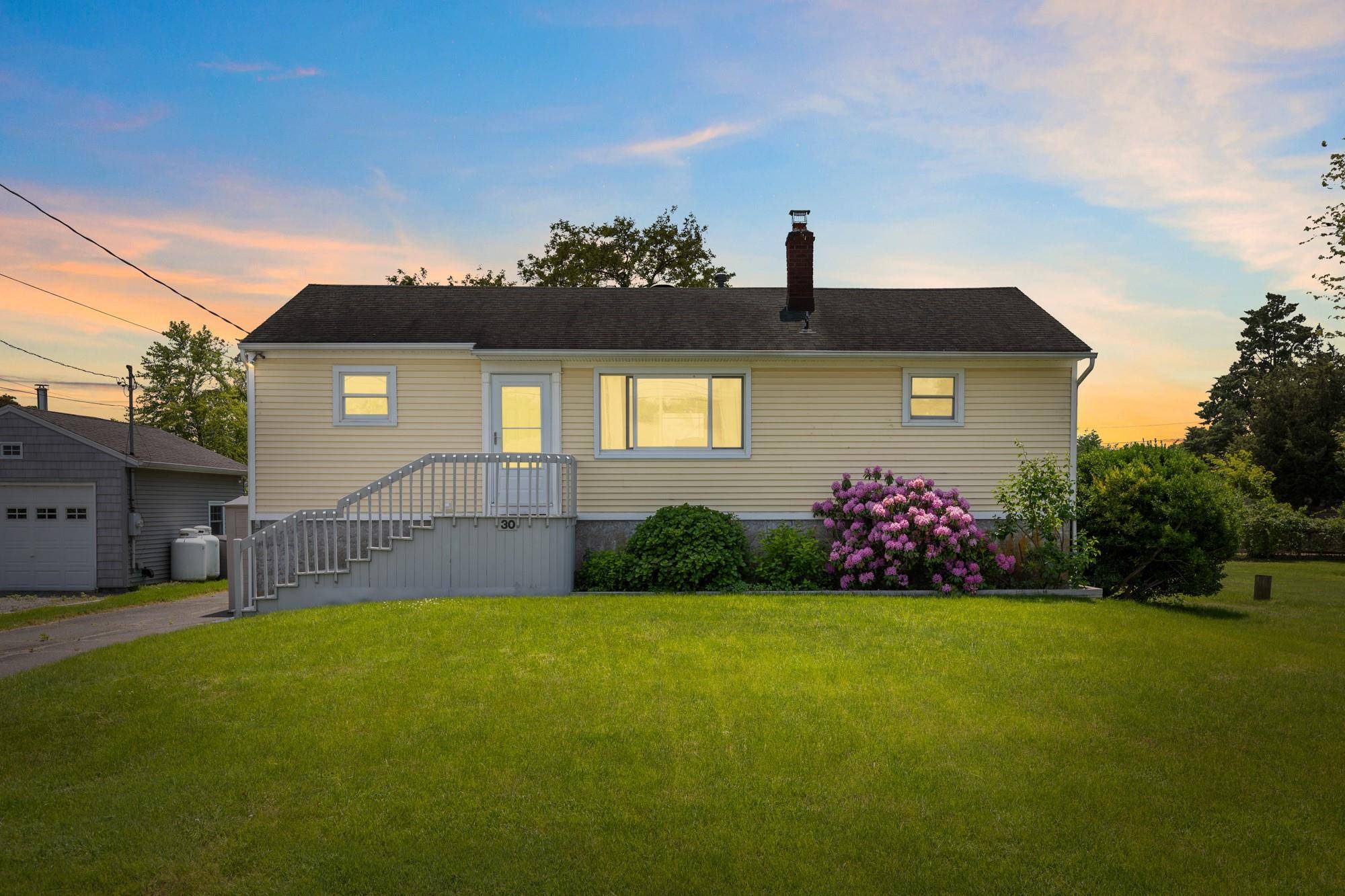 30 Willow ST, Aquebogue, NY 11901
