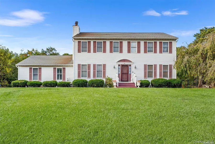 21 Victoria LN, Manorville, NY 11949