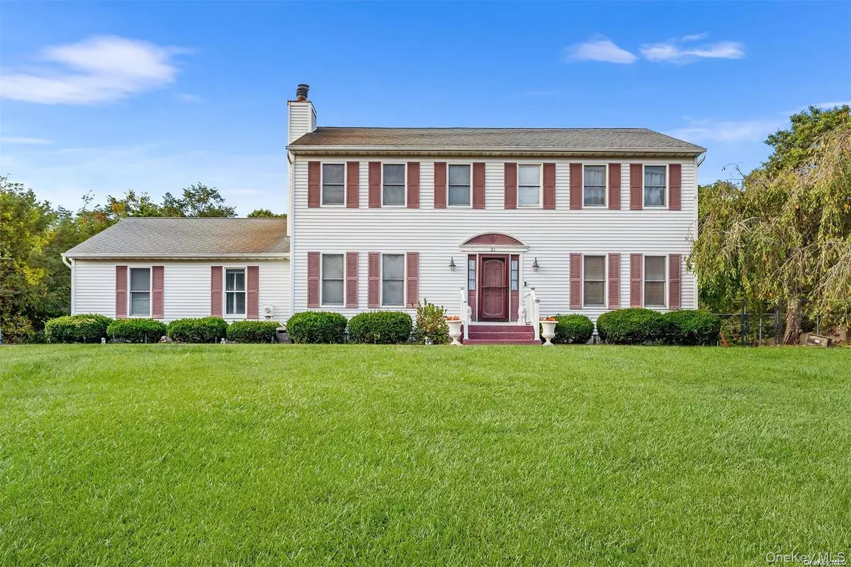 Manorville, NY 11949,21 Victoria LN