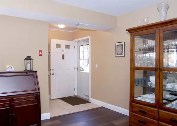 Middle Island, NY 11953,225 Lake Pointe Circle #1