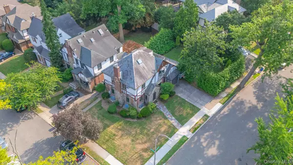 Jamaica Estates, NY 11432,8702 Chevy Chase ST