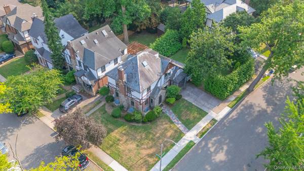 Jamaica Estates, NY 11432,8702 Chevy Chase ST