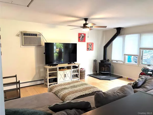 Shirley, NY 11967,53 Corbin AVE