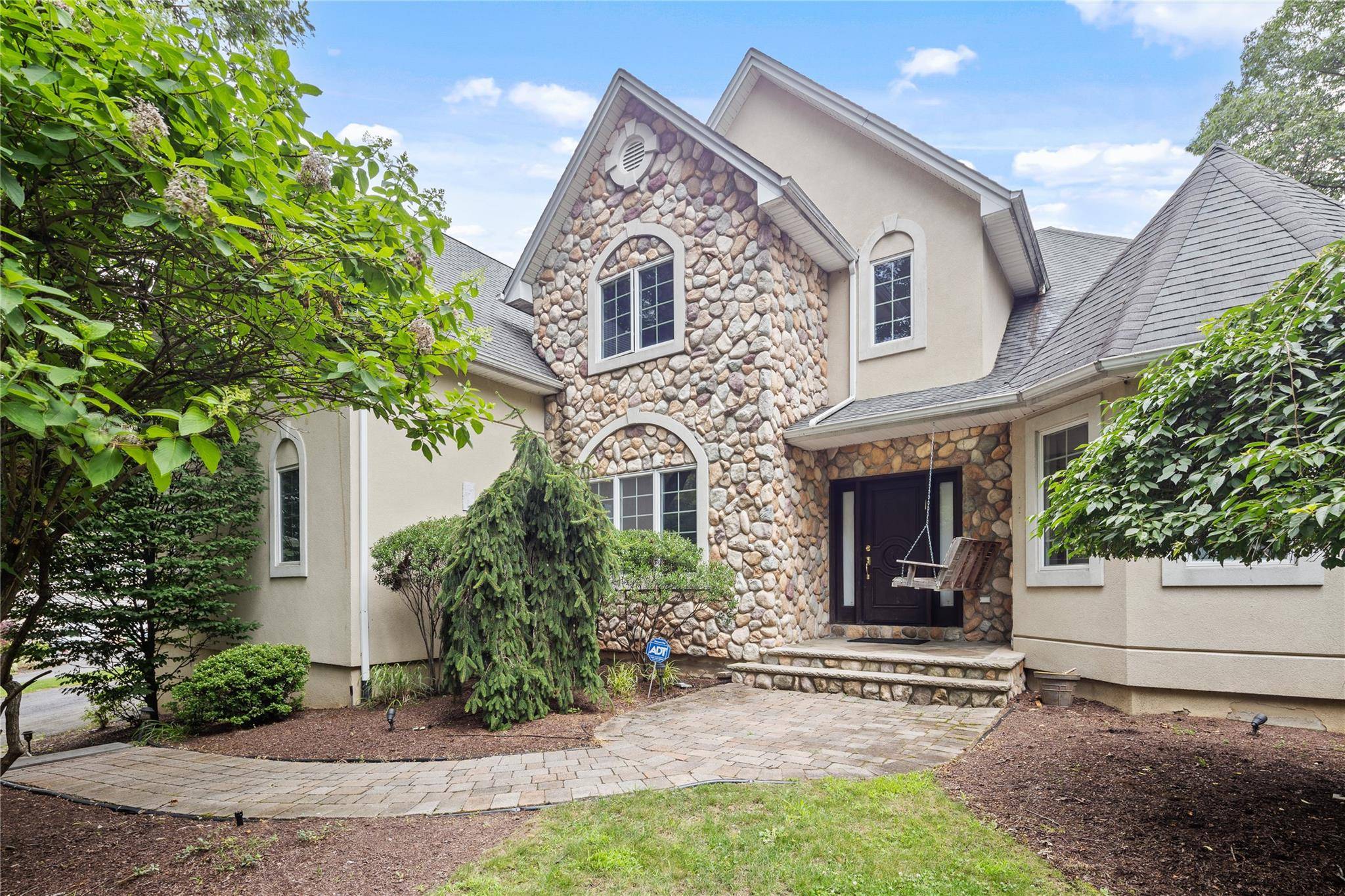 Spring Valley, NY 10977,33 Midway RD