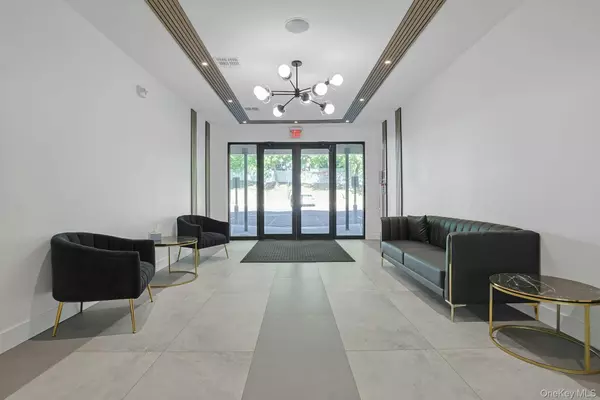 Congers, NY 10920,962 S Route 9W #209