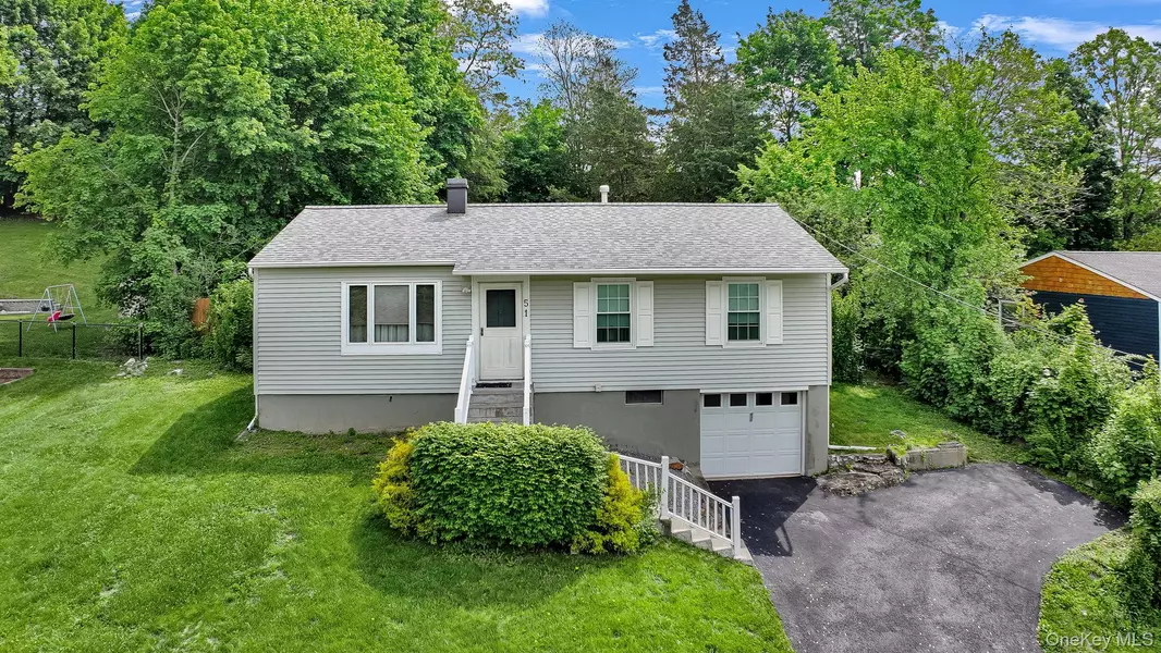 51 Longview DR, Fishkill, NY 12524