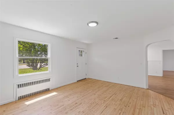 Cutchogue, NY 11935,18275 County Road 48