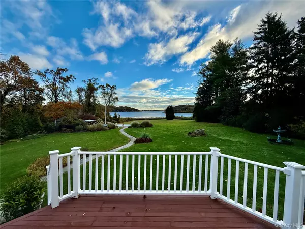 Locust Valley, NY 11560,61 Factory Pond RD