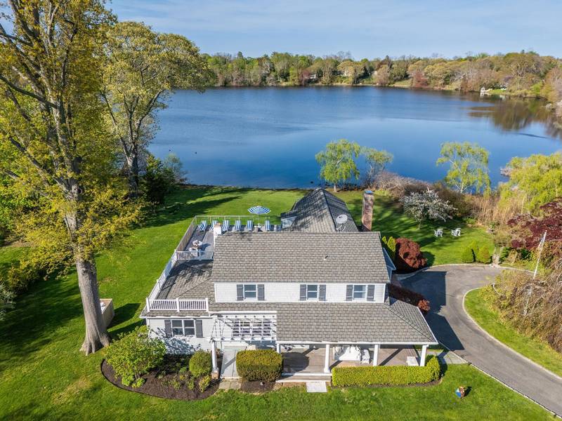 2455 New Suffolk AVE, Mattituck, NY 11952