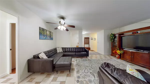 Rego Park, NY 11374,97-40 62nd DR #9K