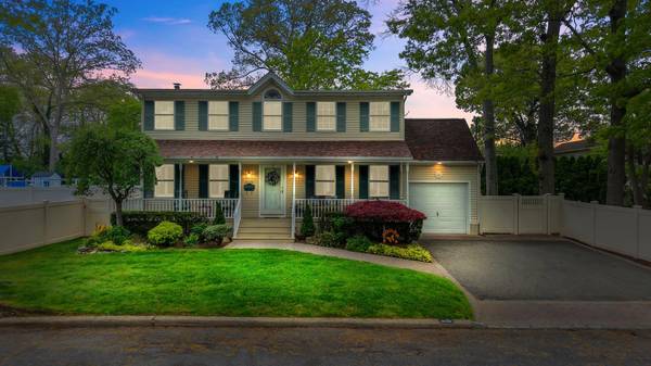 1620 East DR, Merrick, NY 11566