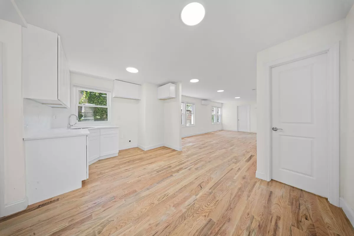 Saint Albans, NY 11412,119-47 191 St