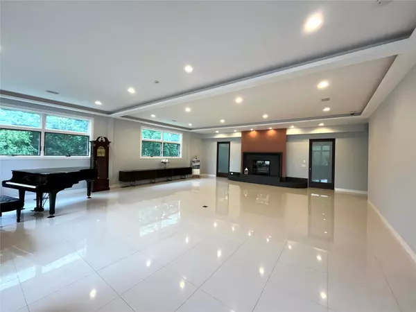 Manhasset, NY 11030,Address not disclosed