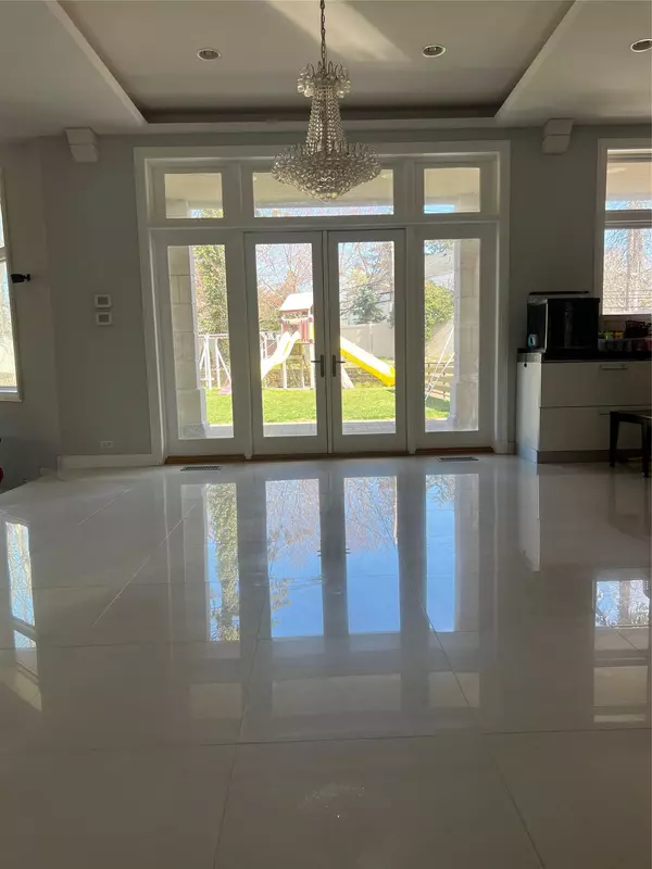 Manhasset, NY 11030,Address not disclosed