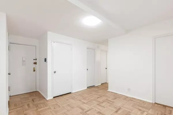 Long Island City, NY 11106,21-55 34th Ave #3C