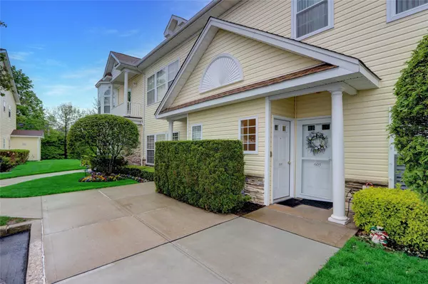 Lindenhurst, NY 11757,606 Narragansett Villas DR #606