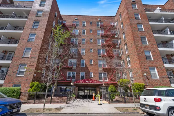 Kew Gardens, NY 11415,84-70 129th Street #4W