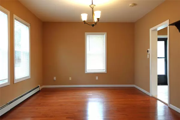 Westbury, NY 11590,198 Belmont AVE