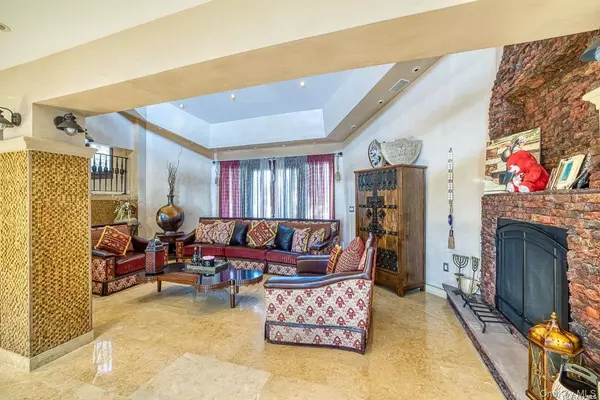 Woodmere, NY 11598,959 S End RD