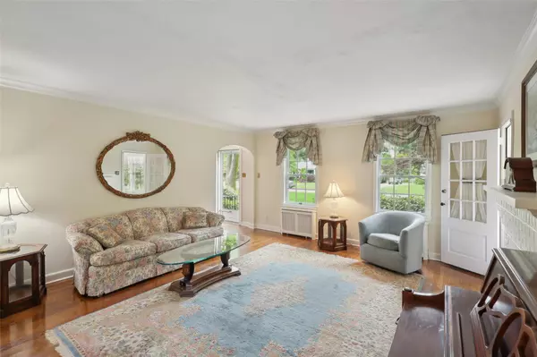 Huntington, NY 11743,8 Sheep Pasture LN