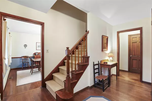 Bedford, NY 10506,15 Cartway LN