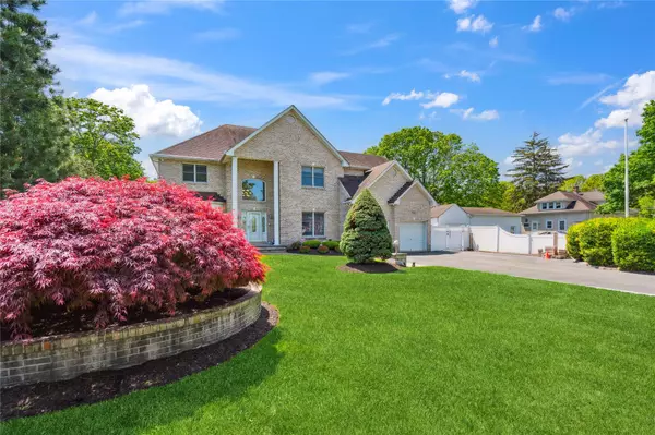 Bohemia, NY 11716,4 Millennium CT