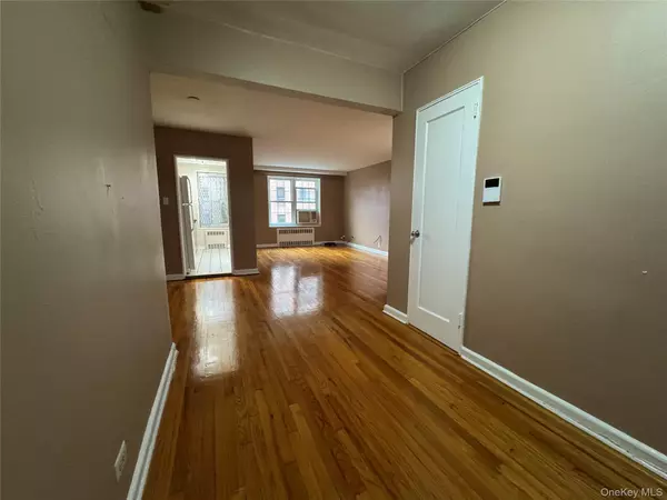 Briarwood, NY 11435,13909 84th DR #308