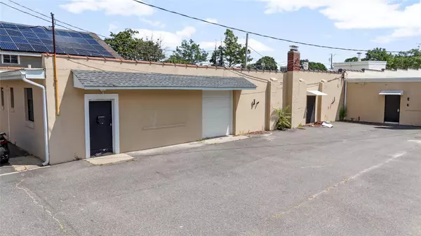 Patchogue, NY 11772,210 Medford AVE
