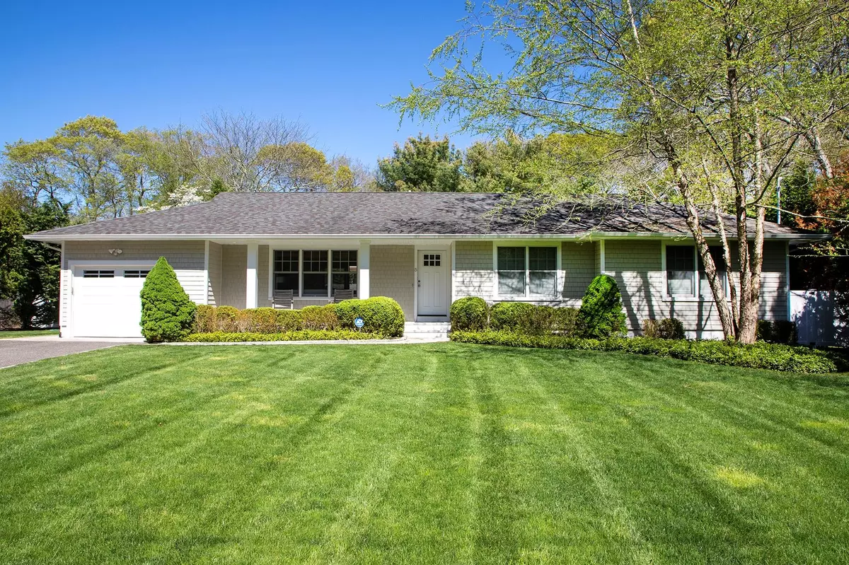 East Quogue, NY 11942,5 Tamarack LN