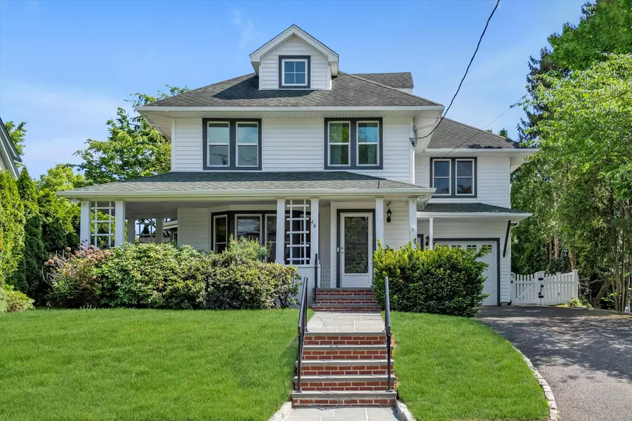 48 Hillcrest AVE, Manhasset, NY 11030