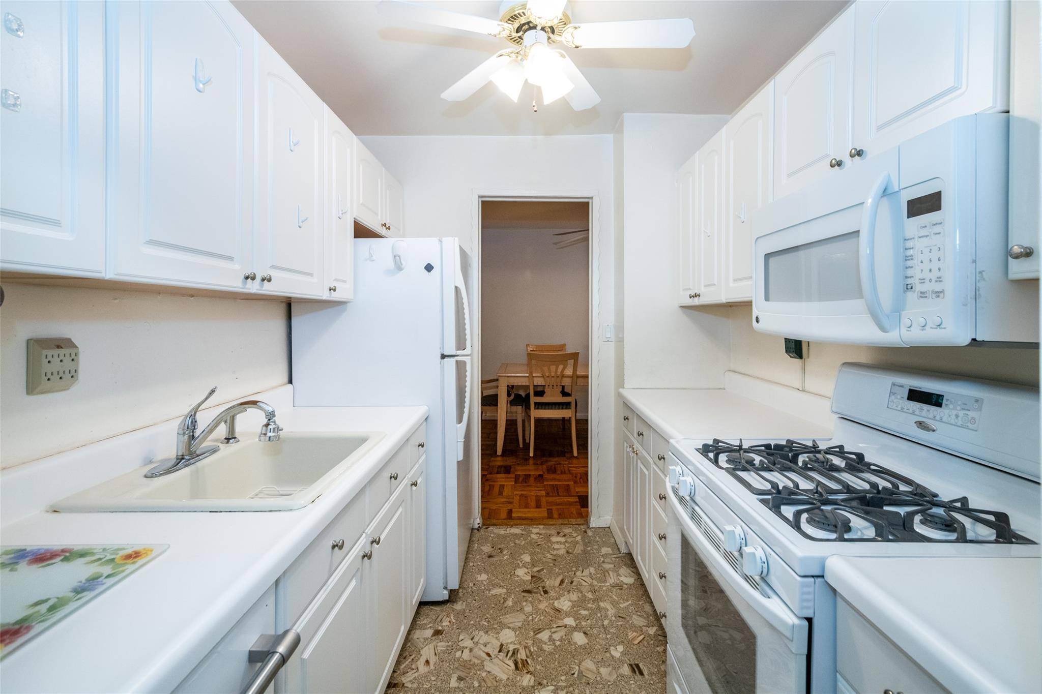 Yonkers, NY 10710,1841 Central Park AVE #8E