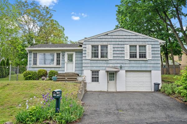 73 Merline AVE, New Windsor, NY 12553