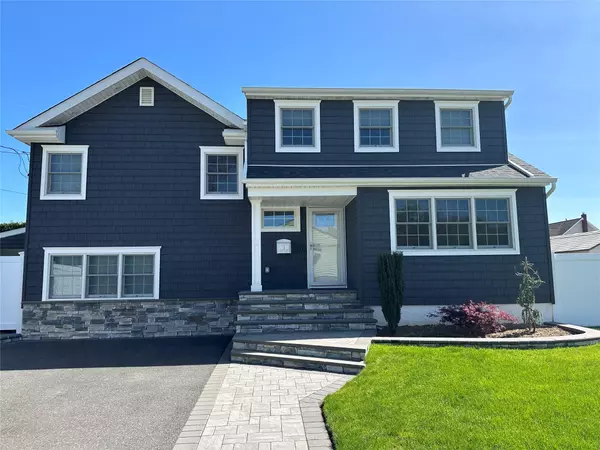3 N Utica AVE, Massapequa, NY 11758