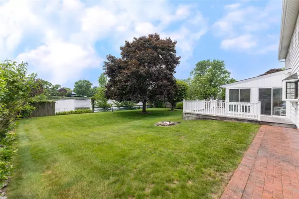 North Babylon, NY 11703,402 Spangle DR