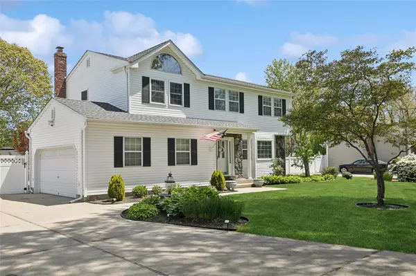 283 Terry RD, Sayville, NY 11782
