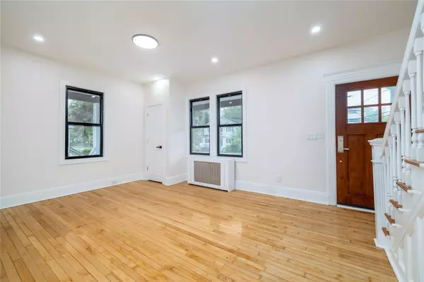 Port Washington, NY 11050,85 Webster AVE