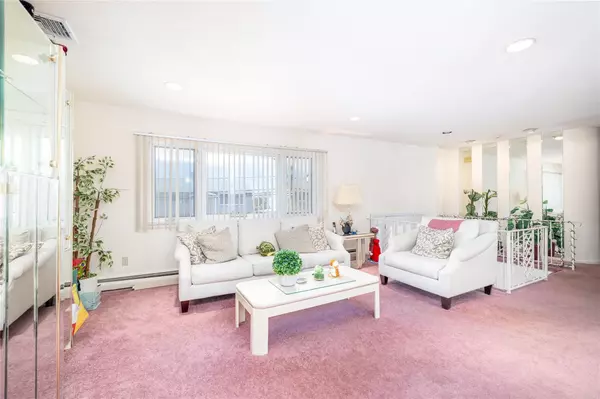 Freeport, NY 11520,585 Nassau AVE
