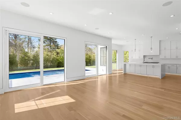 Southampton, NY 11968,354 St Andrews RD