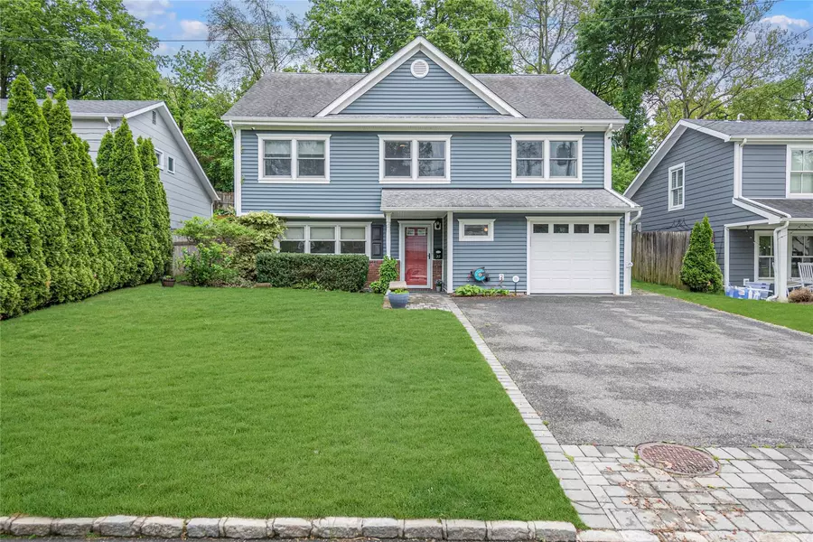 22 Anchorage RD, Port Washington, NY 11050