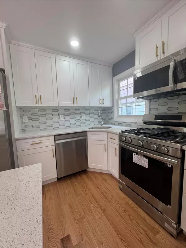 Jamaica, NY 11434,115-11 180th Street