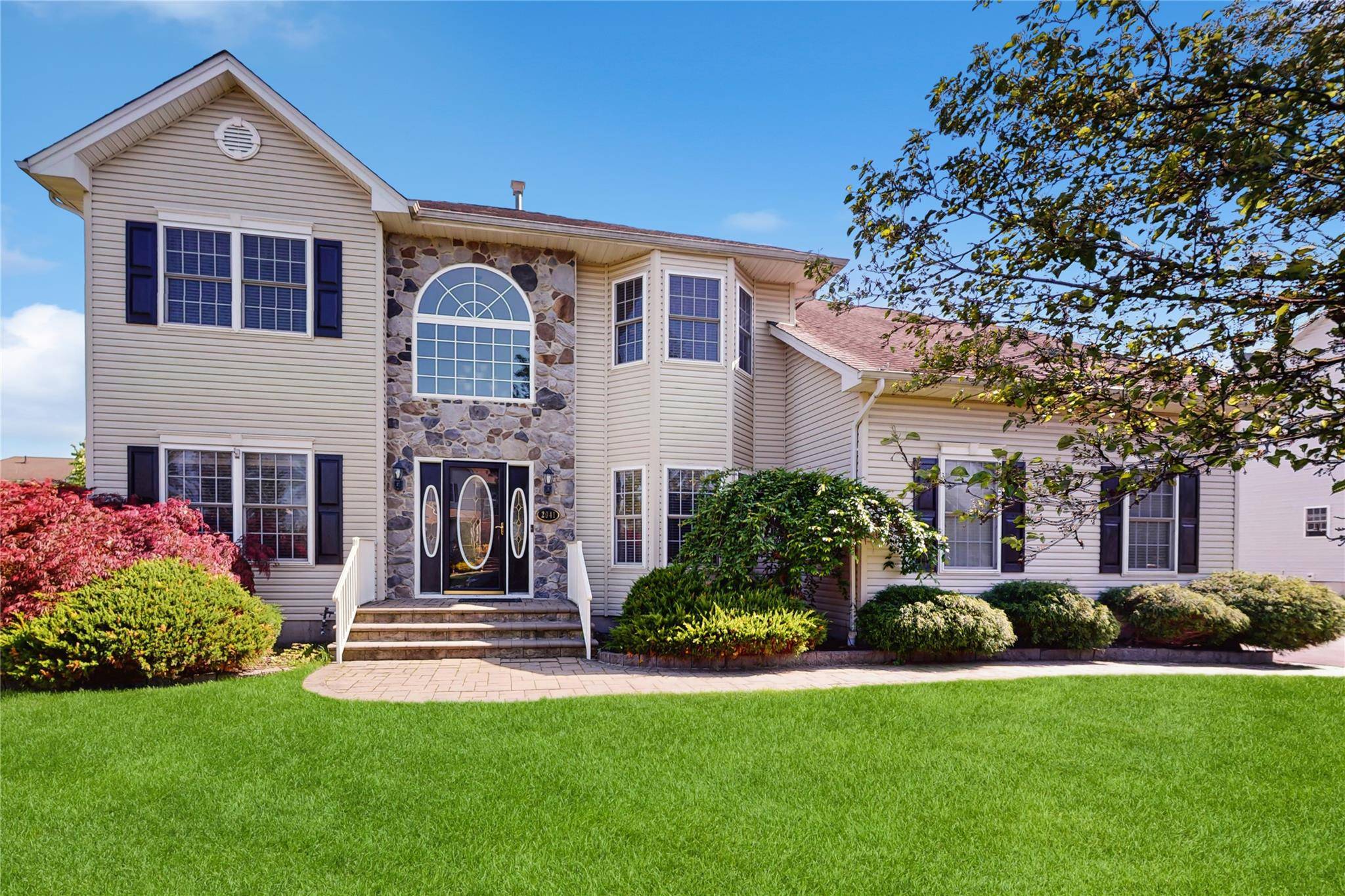 New Windsor, NY 12553,2041 Independence DR