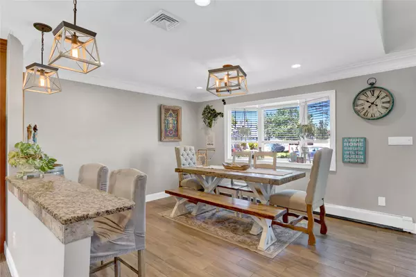 Massapequa, NY 11758,35 Cottage DR