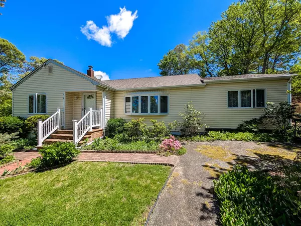 185 Blue Point RD, Selden, NY 11784
