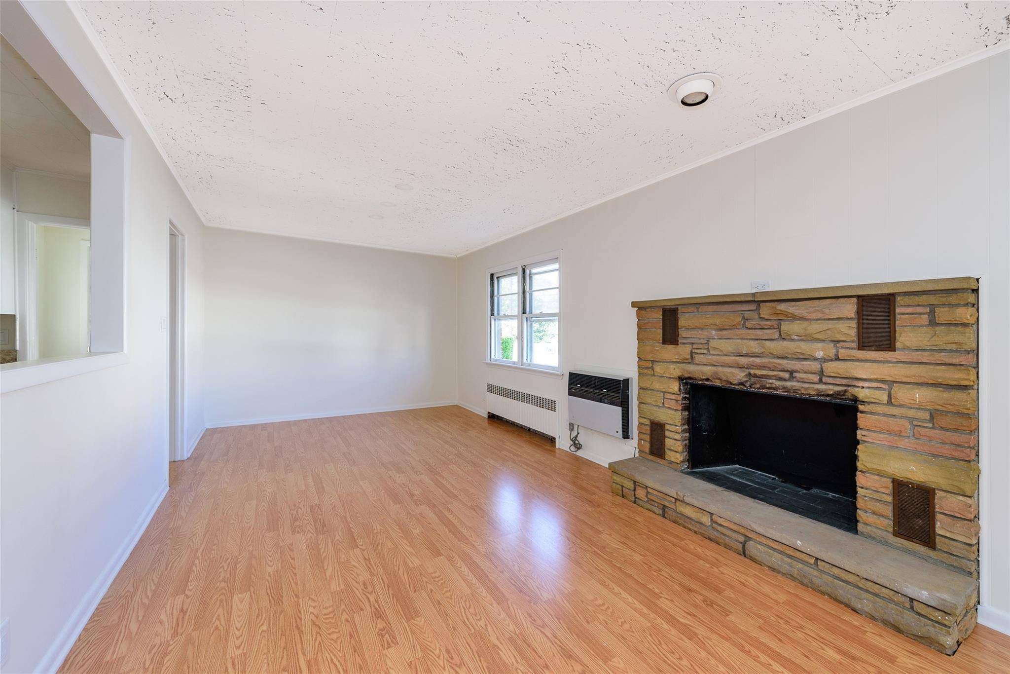 East Atlantic Beach, NY 11561,101 Troy AVE #1st Fl