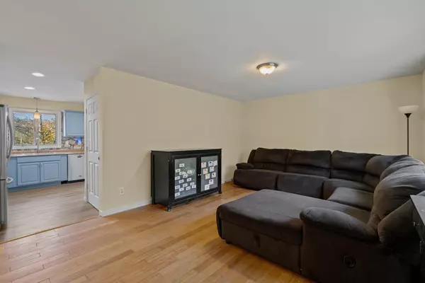 Pine Bush, NY 12566,647 Lakewood RD