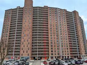 Glendale, NY 11385,90-50 Union TPKE #17K