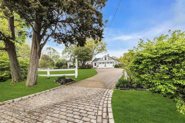 54 Middle RD, Blue Point, NY 11715