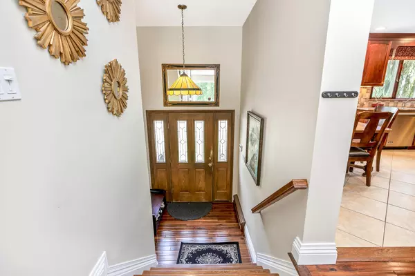 Smithtown, NY 11787,7 Quincy LN